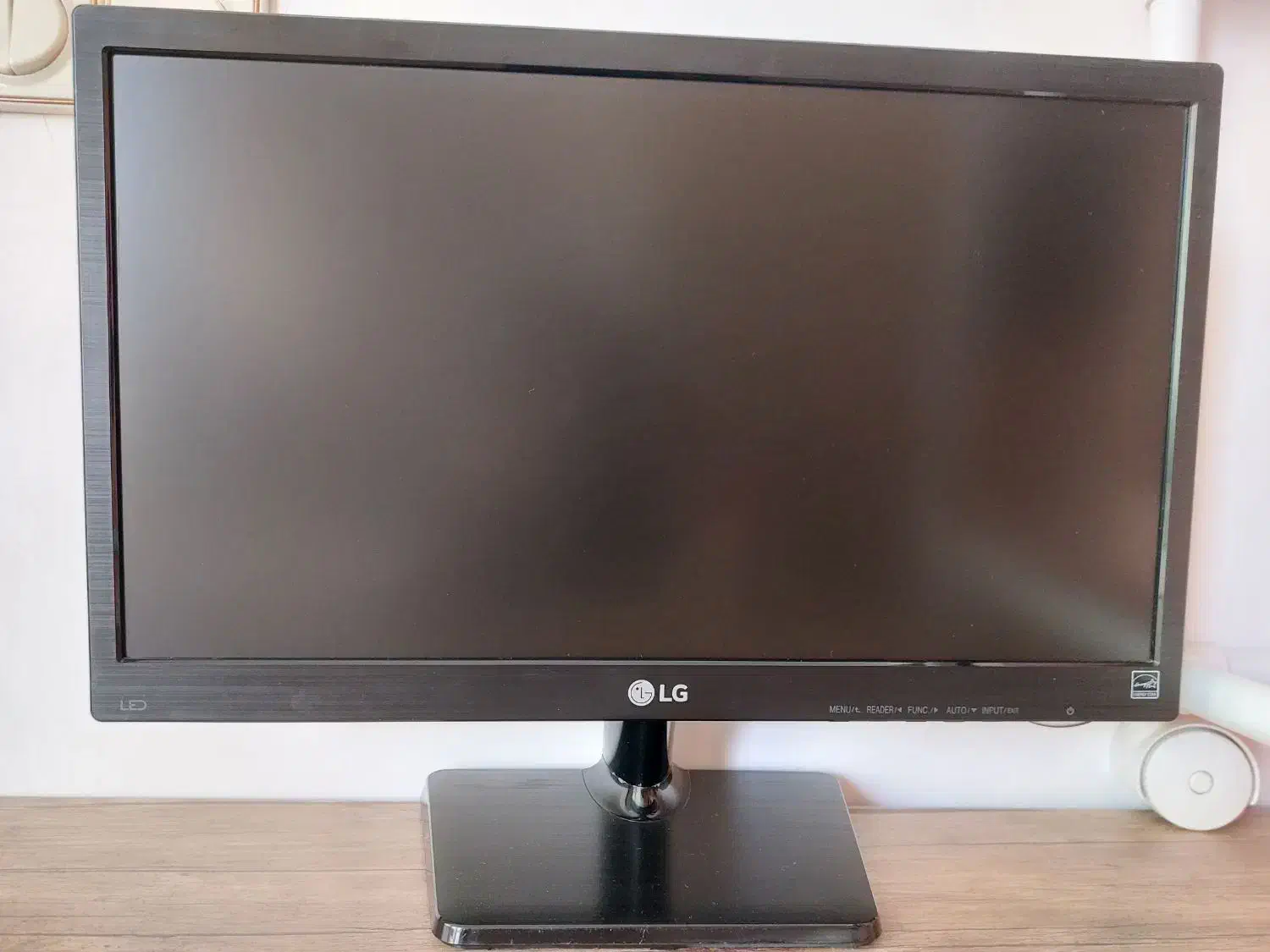 مانیتور ال جی به اضافه کیس موس کیبورد باند|رایانه رومیزی|خرمدره, |دیوار