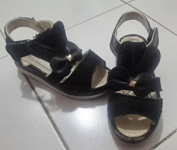 تعدادی کفش منصفانه|کیف، کفش، کمربند|تهران, جوانمردان (اندیشه)|دیوار