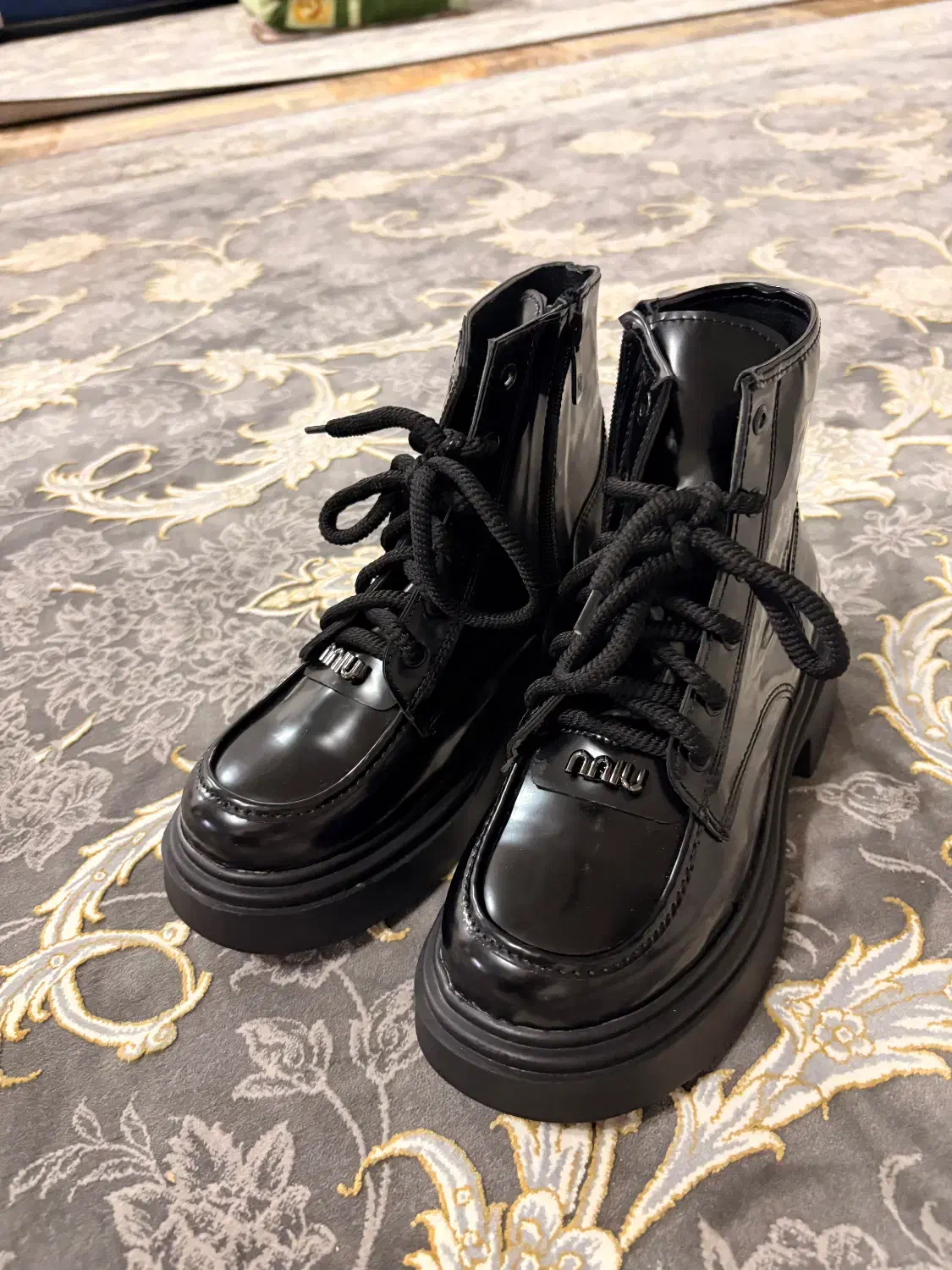 بوت|کیف، کفش، کمربند|یاسوج, |دیوار