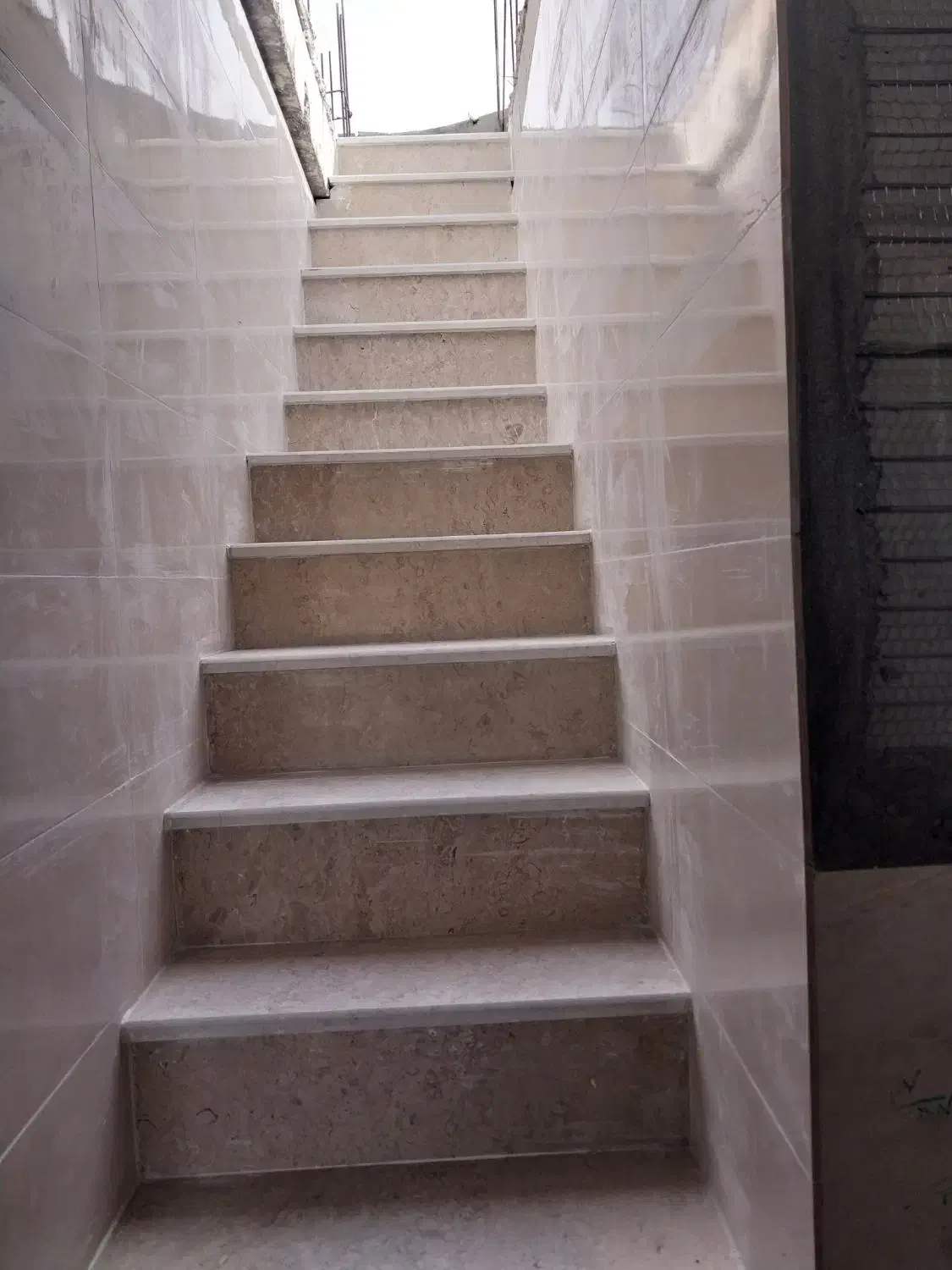 نیازمند یه نیرو جهت کاشیکاری|استخدام معماری، عمران و ساختمانی|کازرون, |دیوار