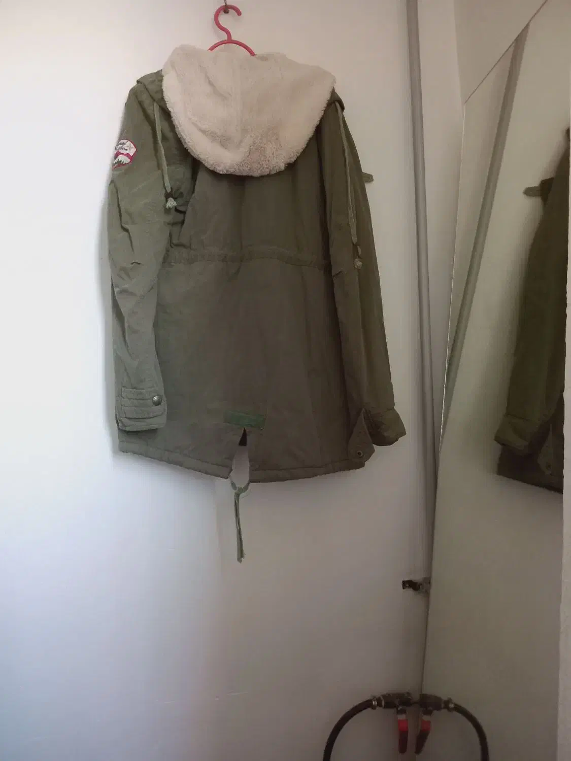 کاپشن نیم‌پوت|لباس|کردکوی, |دیوار