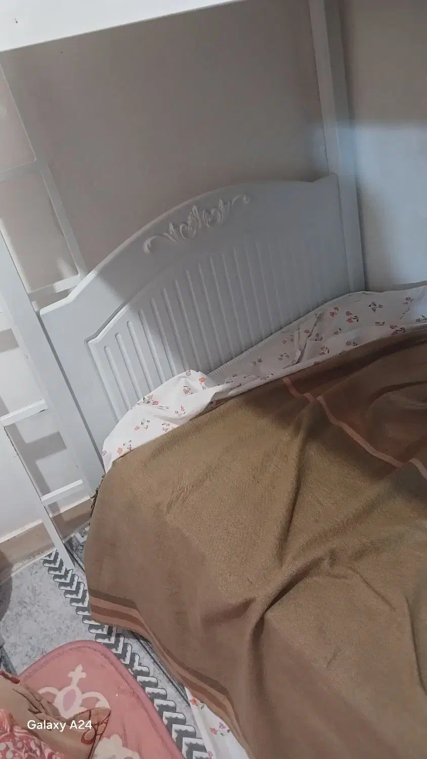 تخت خواب دو طبقه با تشک نو نو|تخت و سرویس خواب|کرمانشاه, |دیوار