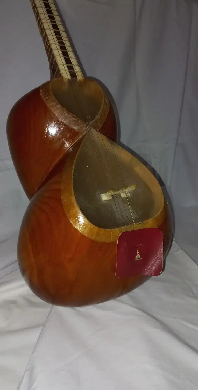 تار|سازهای سنتی|قم, زنبیل آباد|دیوار