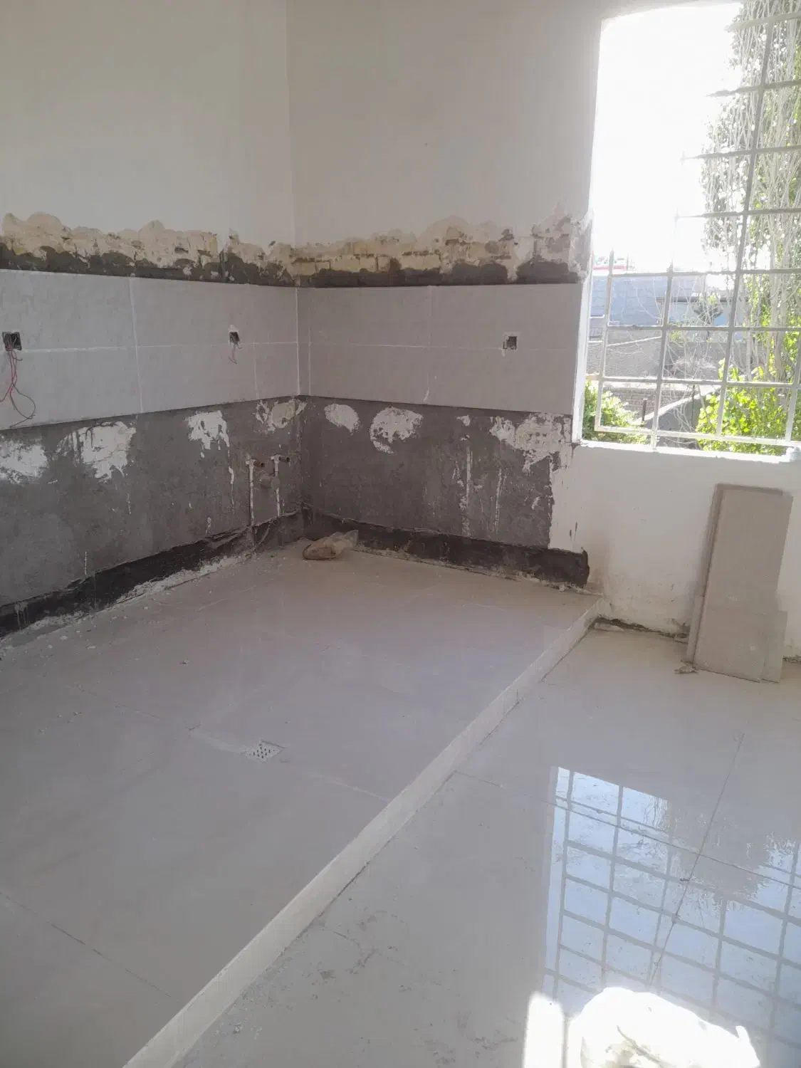 بنایی،کاشی کاری،سیمان زنی،سفت کاری|خدمات پیشه و مهارت|مشهد, ده دی|دیوار