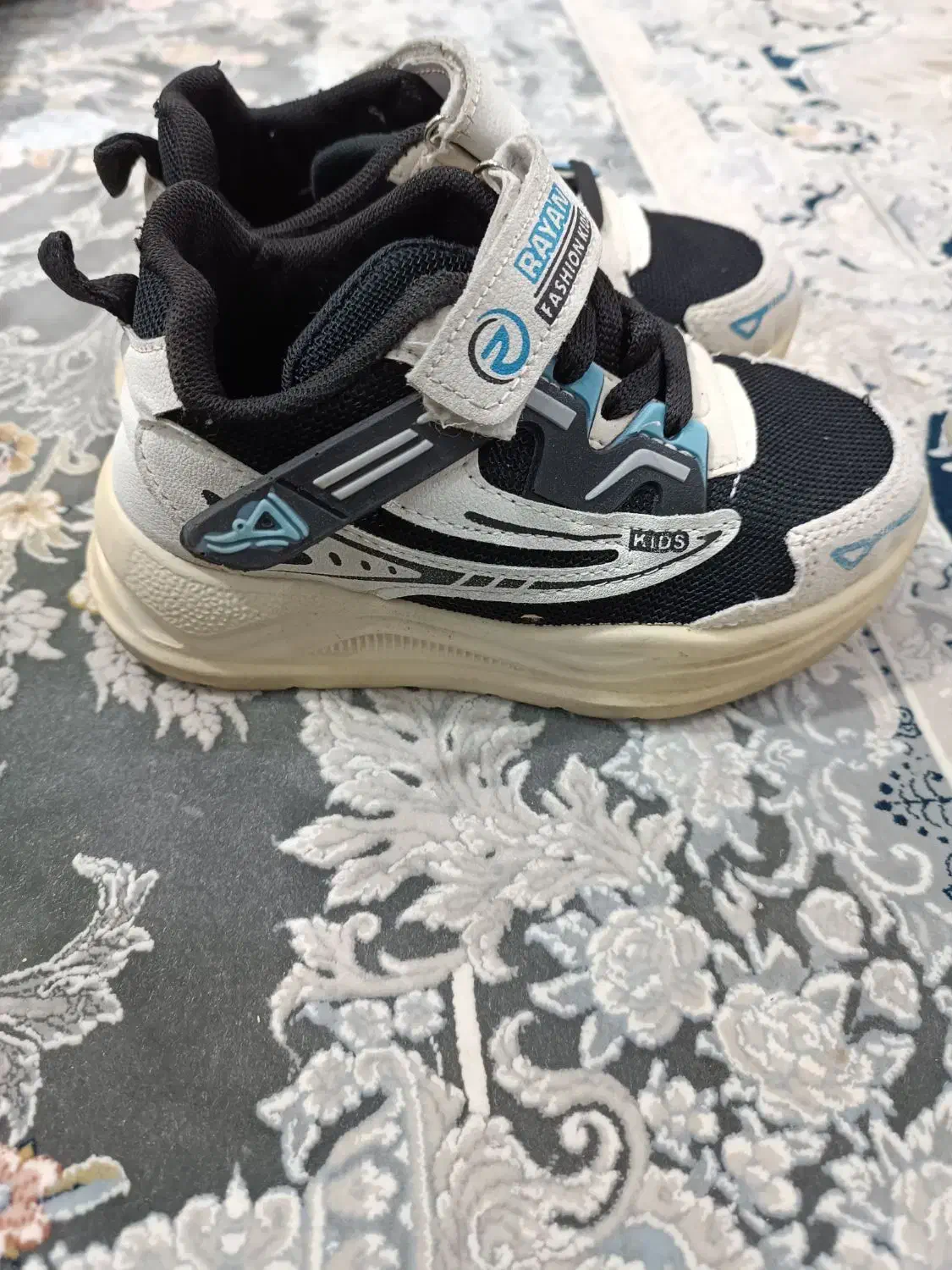 تعدادی لباس بچه گانه|کفش و لباس بچه|قم, محمد آباد|دیوار