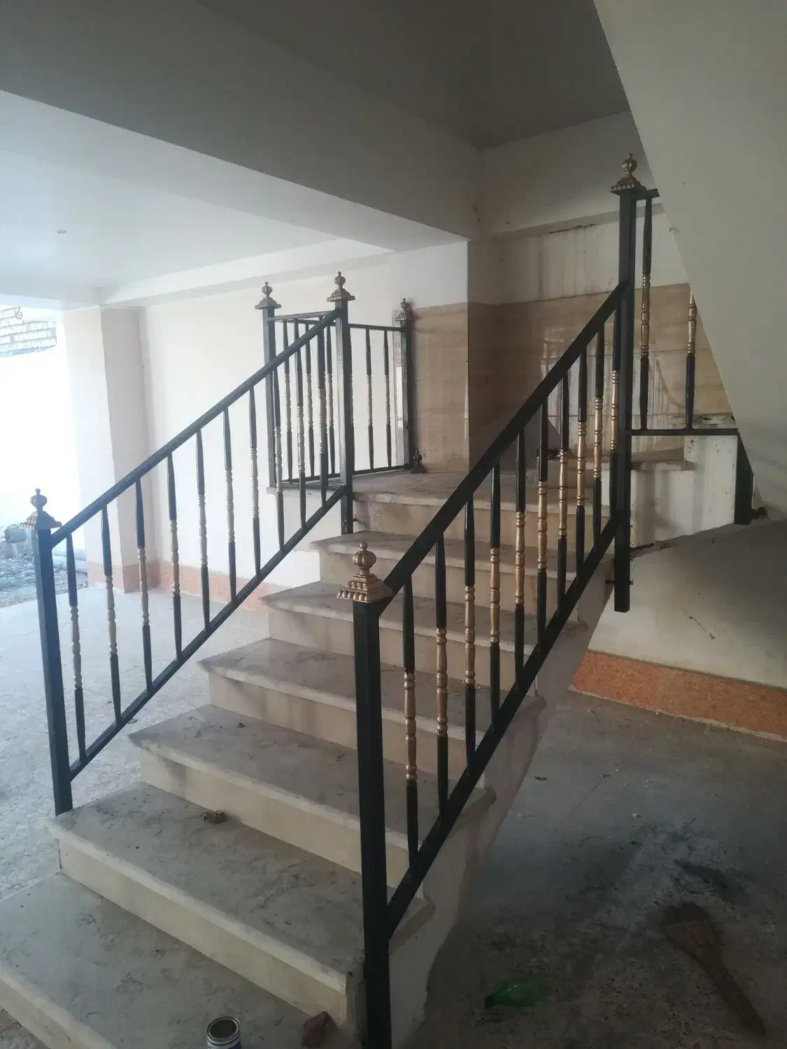 اجرای نرده راه‌پله ورنگ آمیزی در گنبد|خدمات پیشه و مهارت|گنبد کاووس, |دیوار