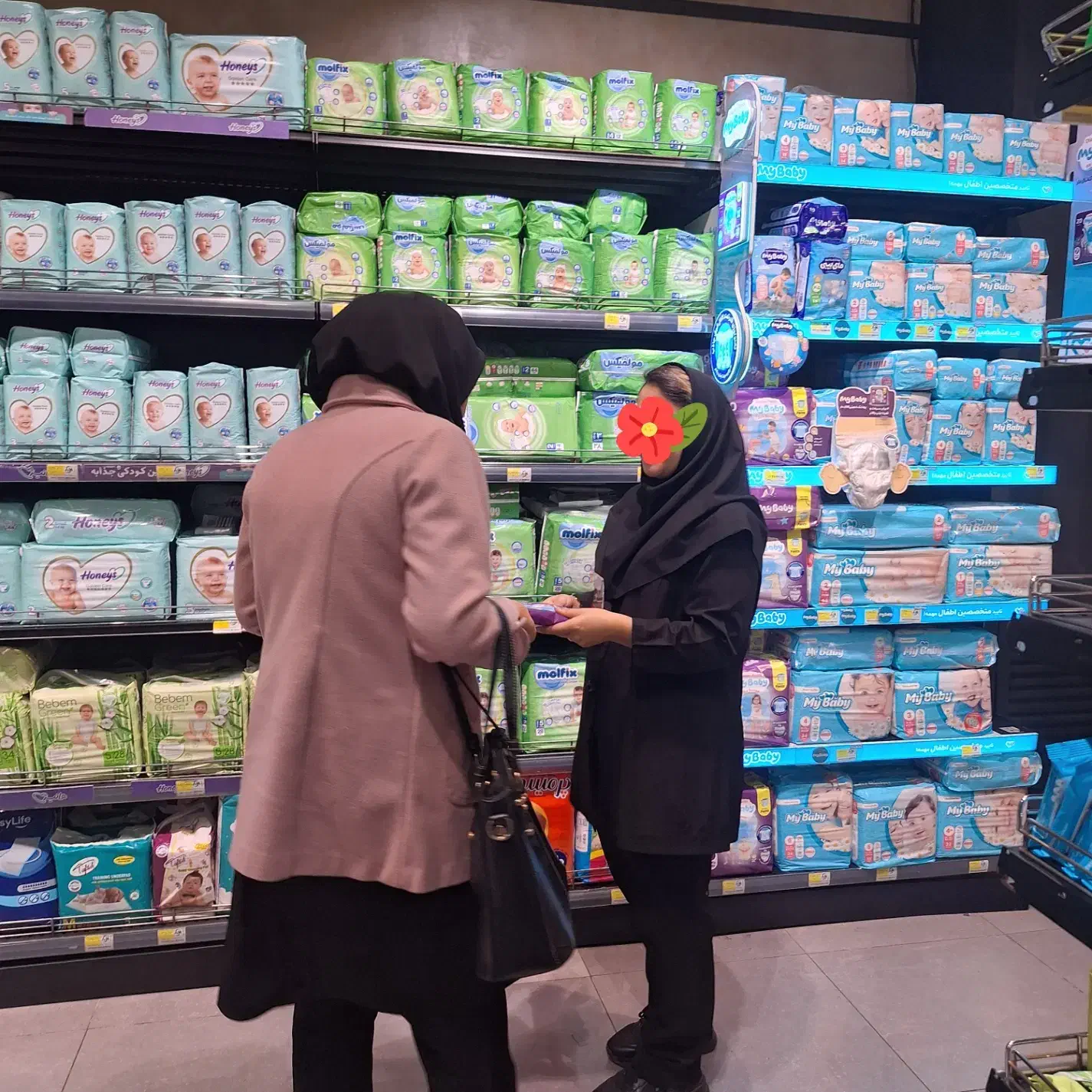 جذب فروشنده خانم در هایپرهای بزرگ رشت|استخدام خدمات فروشگاه و رستوران|رشت, حاجی آباد|دیوار