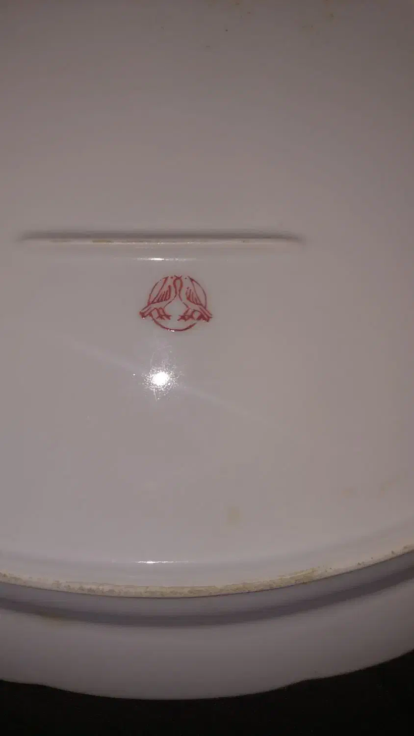 یک تعداد ظروف قدیمی گل سرخی|کلکسیون اشیاء عتیقه|کرج, آق تپه|دیوار