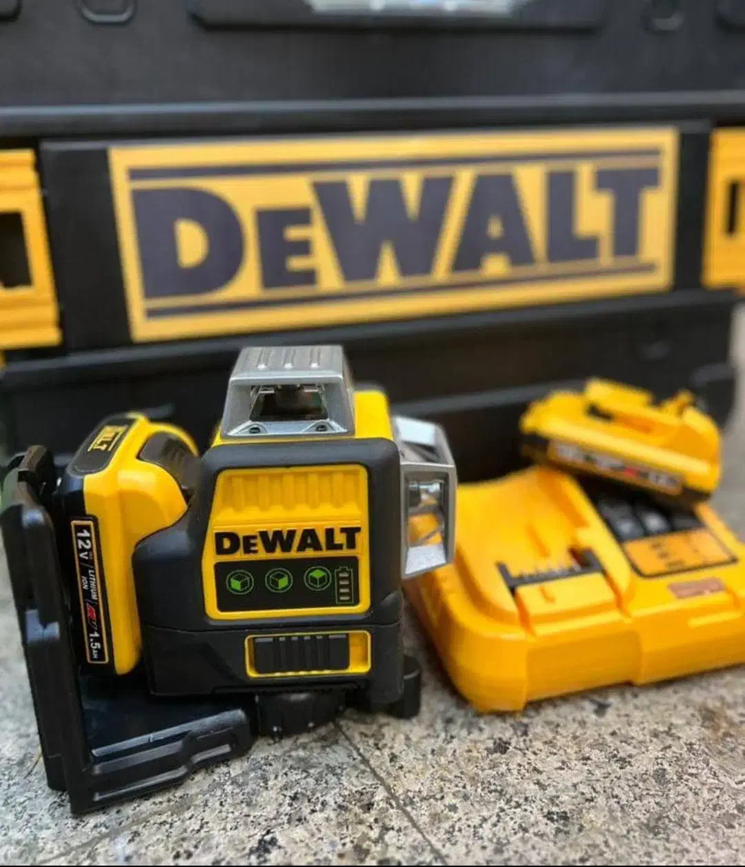 تراز لیزری ۱۲خط ۳بعدی دیوالت تیپ یک DEWALT|ابزارآلات|شیراز, شهرک رضوان|دیوار
