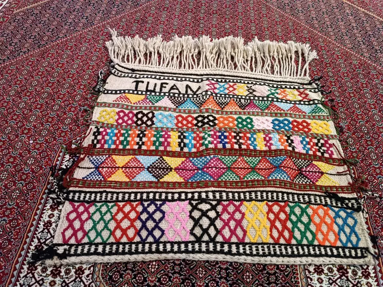 جل کردی|اسب و تجهیزات اسب‌سواری|اصفهان, نقش جهان|دیوار