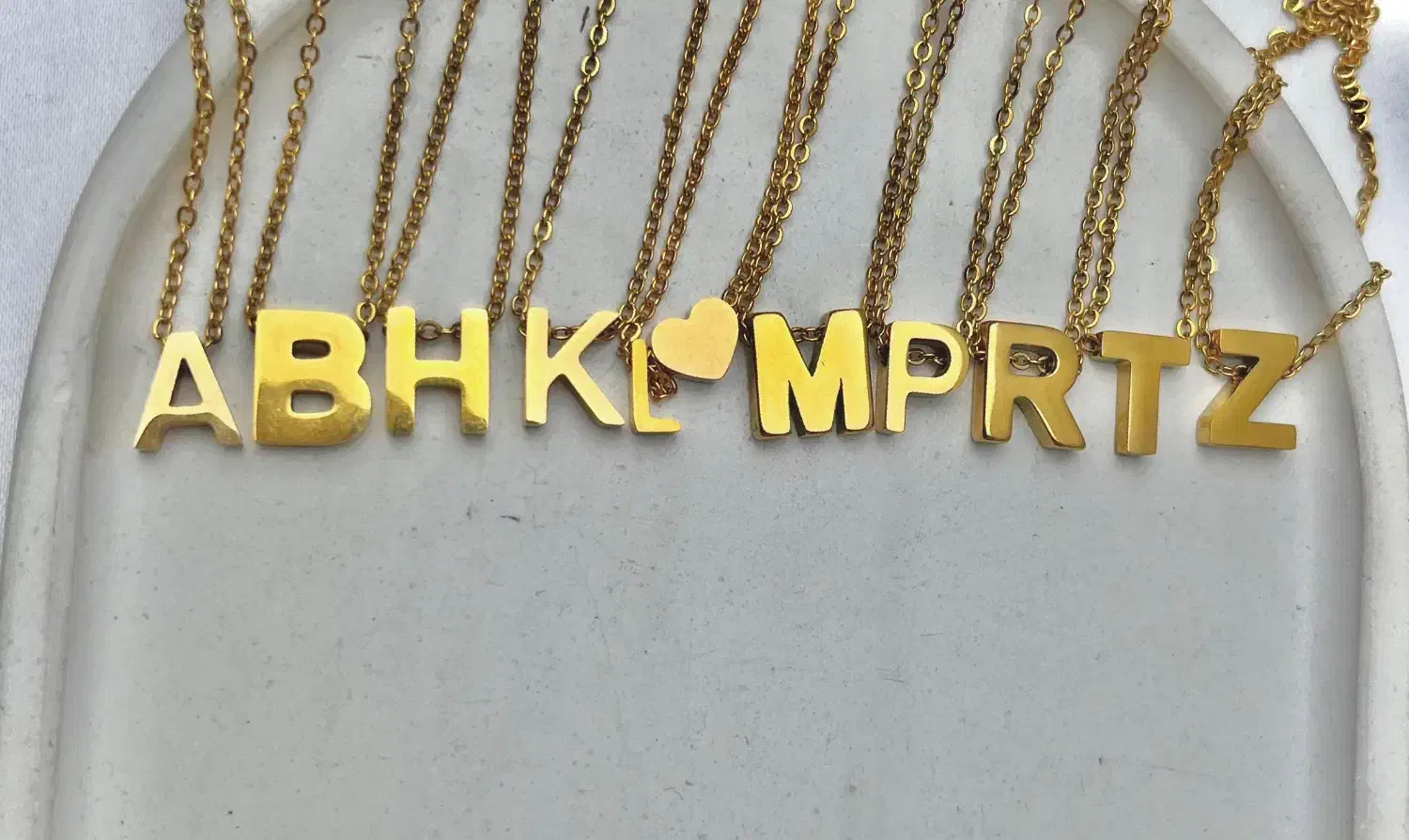 گردنبند حروف|بدلیجات|رشت, توشیبا|دیوار