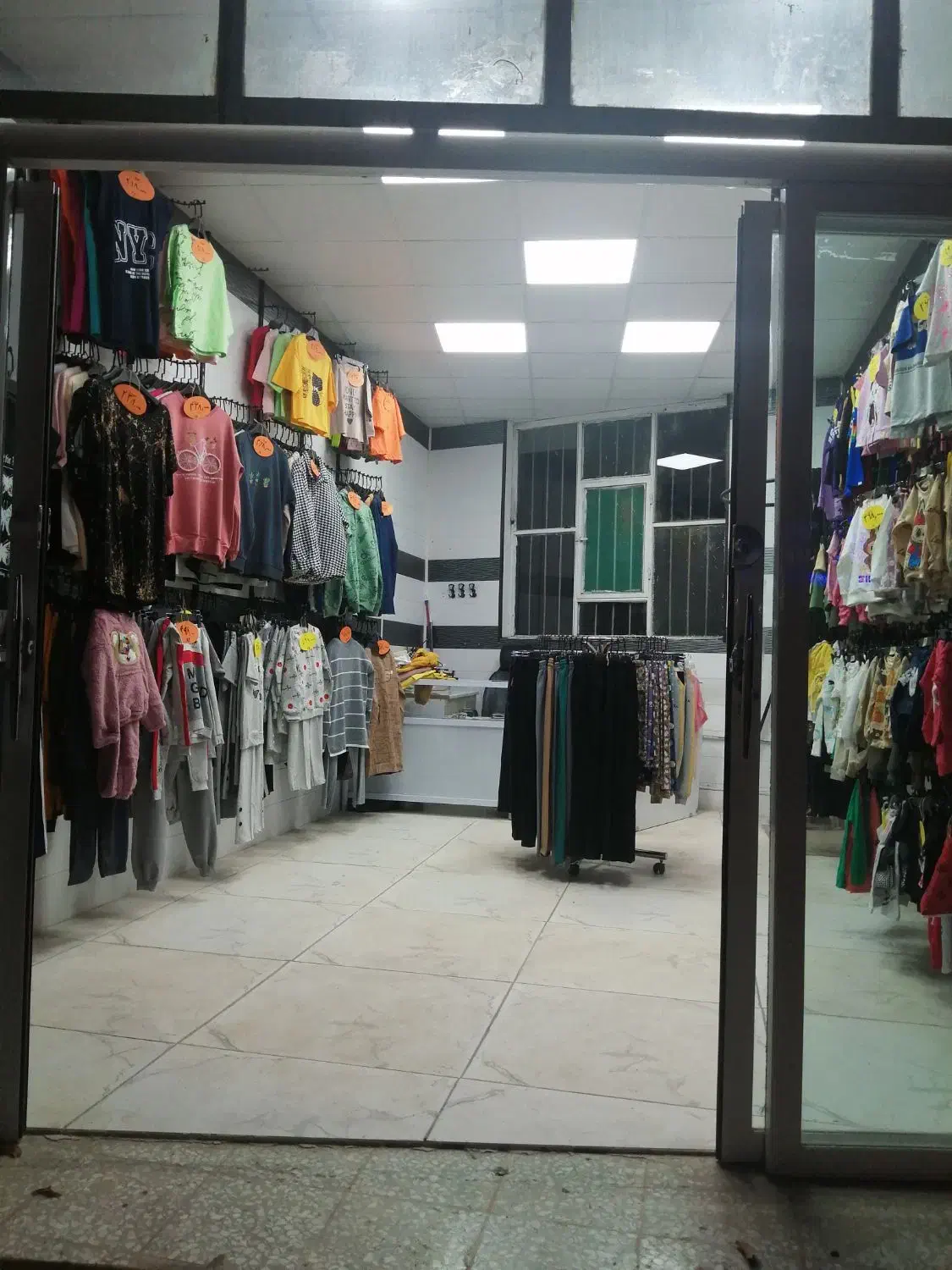 واگذاری اجناس و مغازه|لباس|اقلید, |دیوار