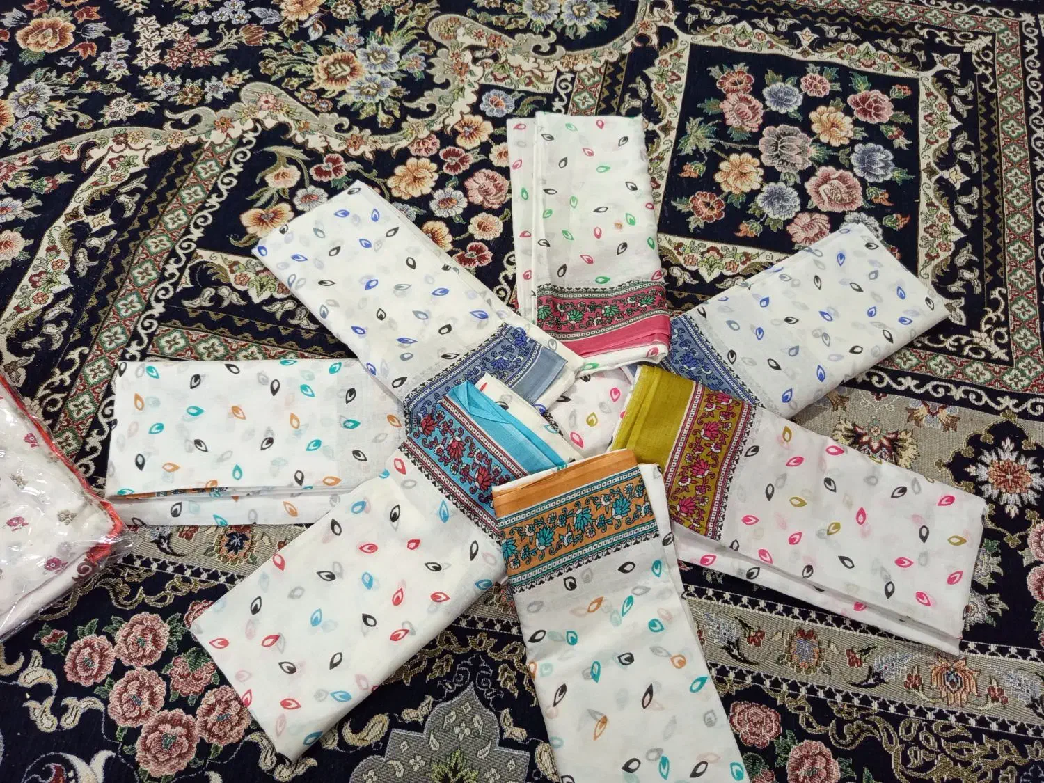 لیسی نخی|لباس|میناب, |دیوار