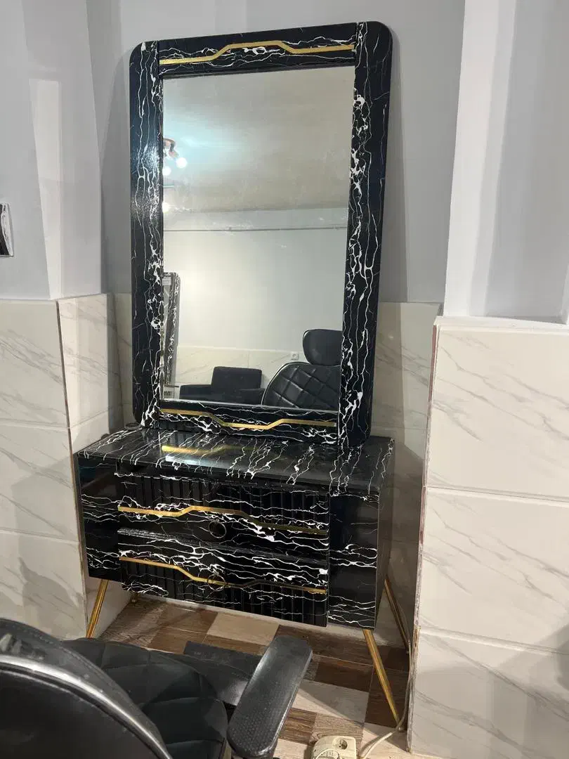 فروش یک سری وسایل ارایشگاه زنانه در هلال احمر|آرایشگاه و سالنهای زیبایی|رشت, فرزانه|دیوار