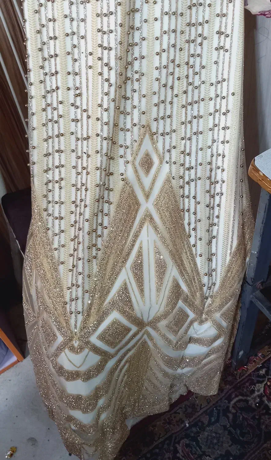 پیراهن مجلسی|لباس|ساری, |دیوار