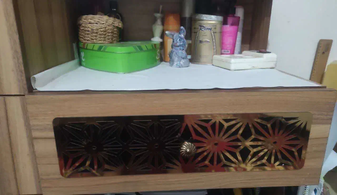 میز آرایشی 4کشو در حد نو|تخت و سرویس خواب|قم, شاه سید علی|دیوار