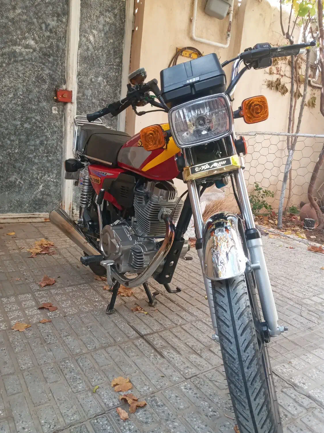 سنین 200|موتورسیکلت|کنگاور, |دیوار