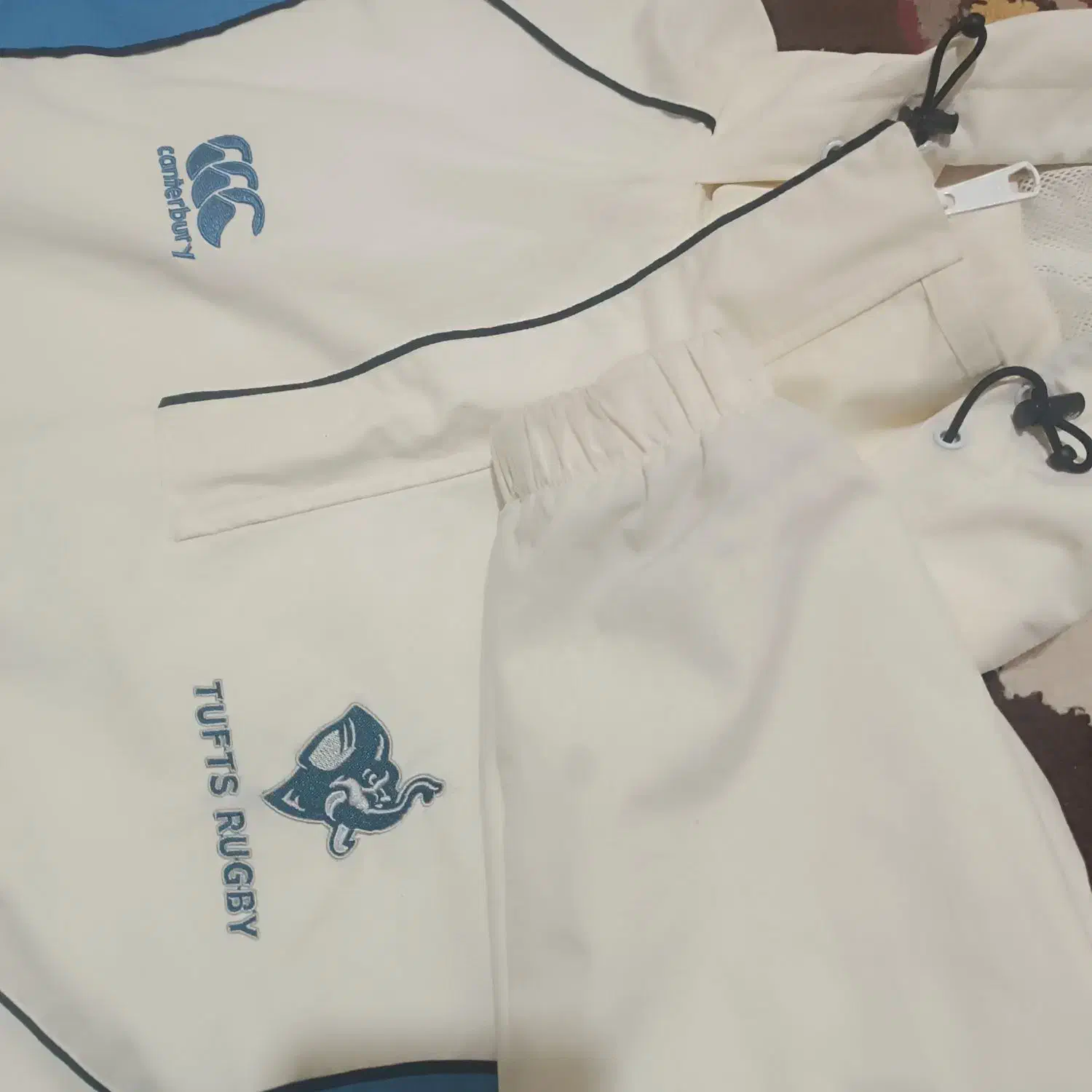 بادگیر تانوکورا|لباس|مشکیندشت, |دیوار