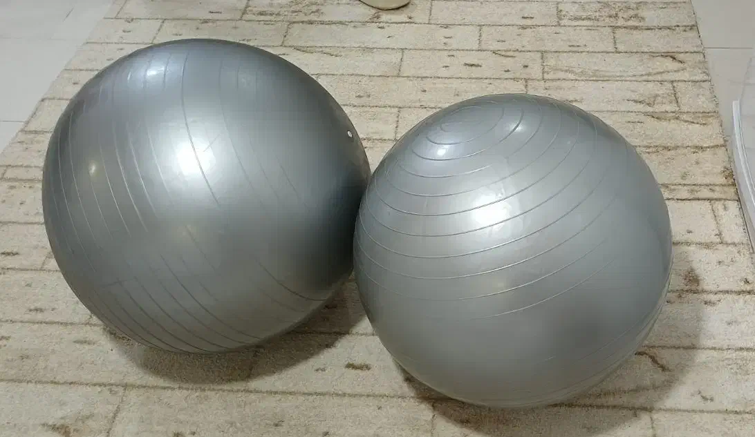 توپ تناسب اندام دو عدد|ورزش‌های توپی|رشت, باهنر|دیوار