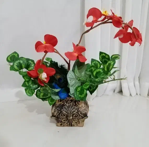 گلدان سفالی و گل مصنوعی|گل مصنوعی|شیراز, شهرک گلستان|دیوار