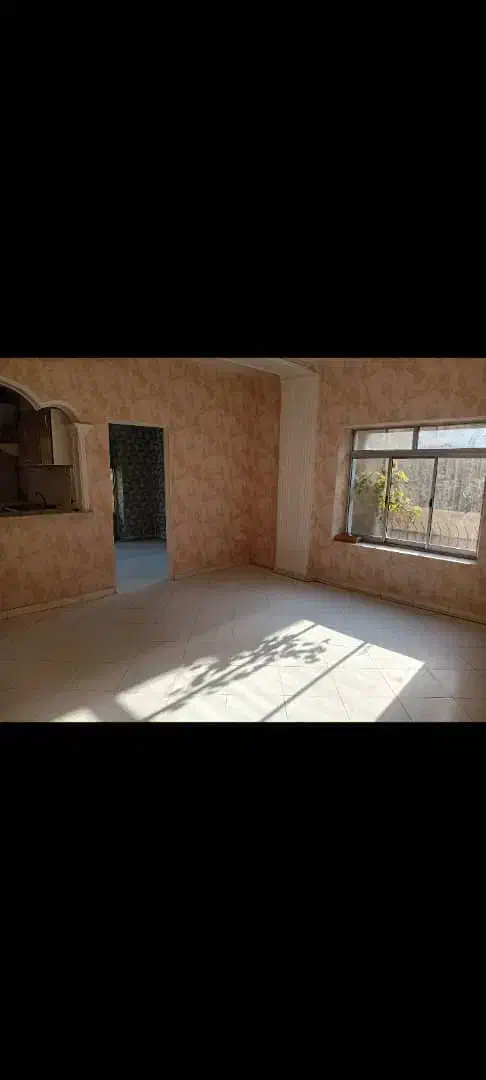 **90متری دوخوابه تکواحدی کاغذدیواری شده رودکی**