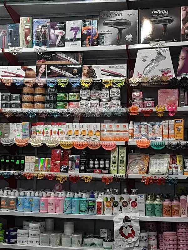 فروشنده خانم|استخدام بازاریابی و فروش|کرمان, |دیوار