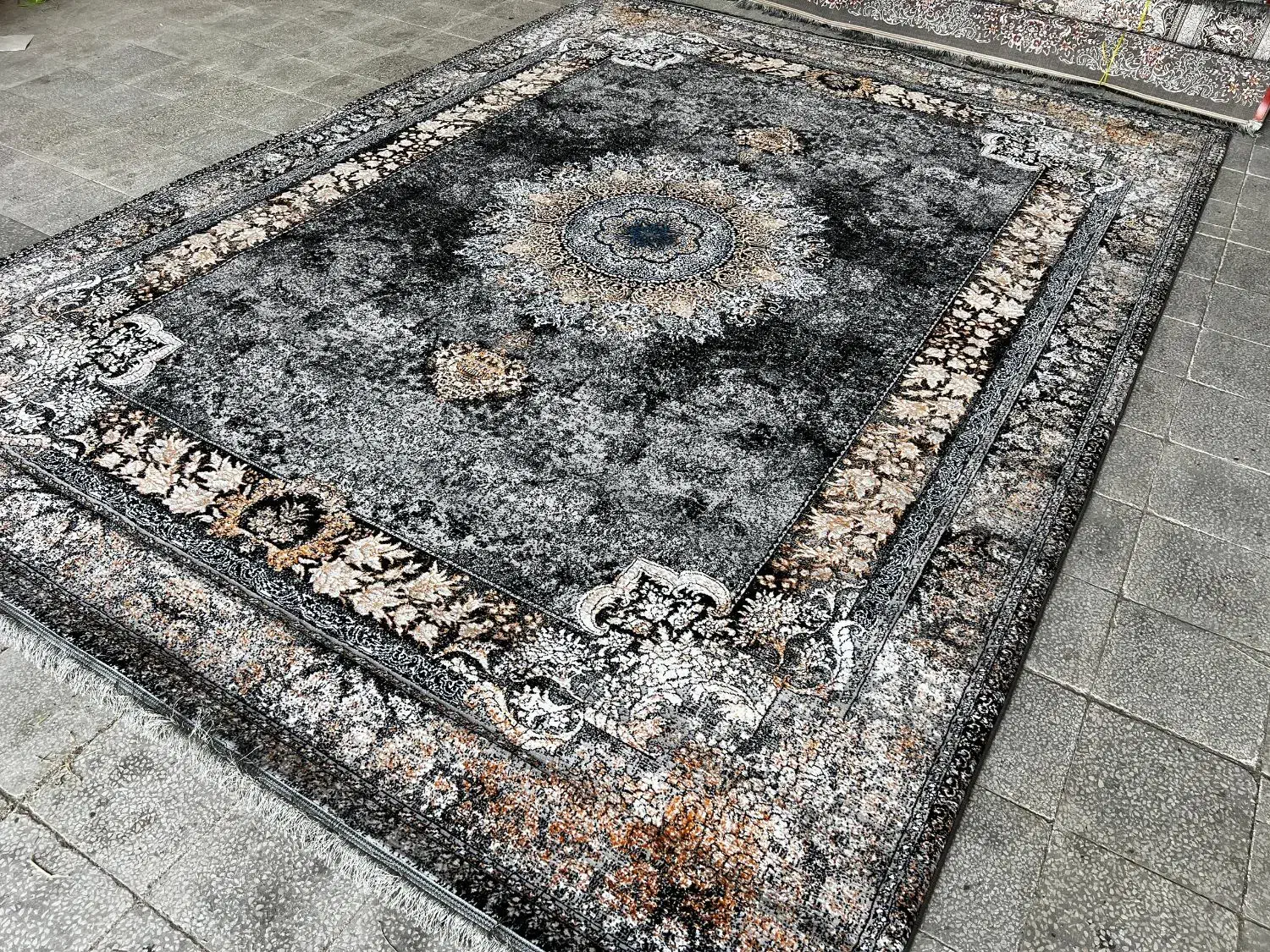 شب عیددیگ چیزی نمونده با پیش کم باشرایط خوب براشما|فرش|کرمان, |دیوار