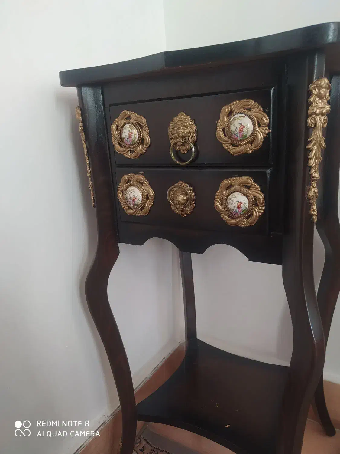 میز تلفن سالم و تمیز|میز تلفن|لاهیجان, آهندان|دیوار