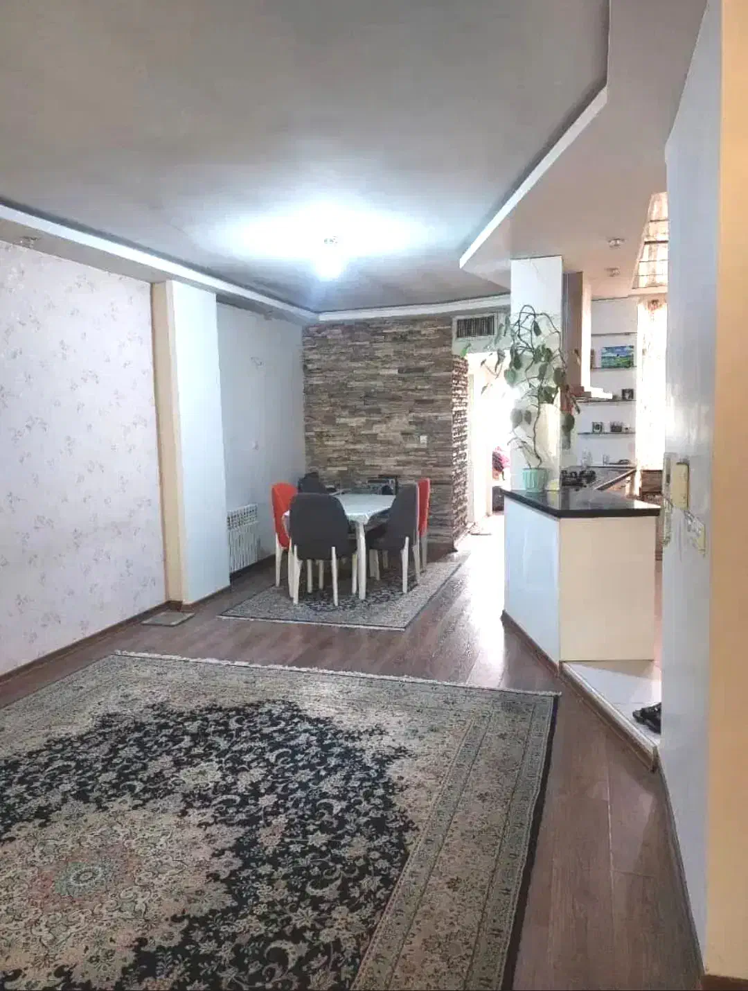 112 متر 2خواب/طبقه پنجم سالن پرده خور/اباذر مترو