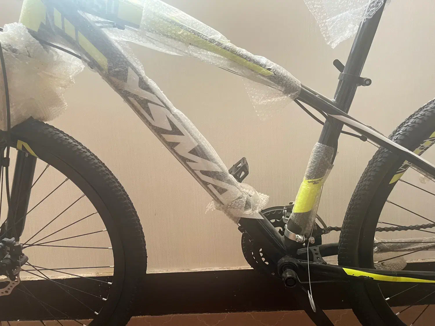 دوچرخه ۲۶|دوچرخه، اسکیت، اسکوتر|صدرا-فارس, فاز ۱|دیوار