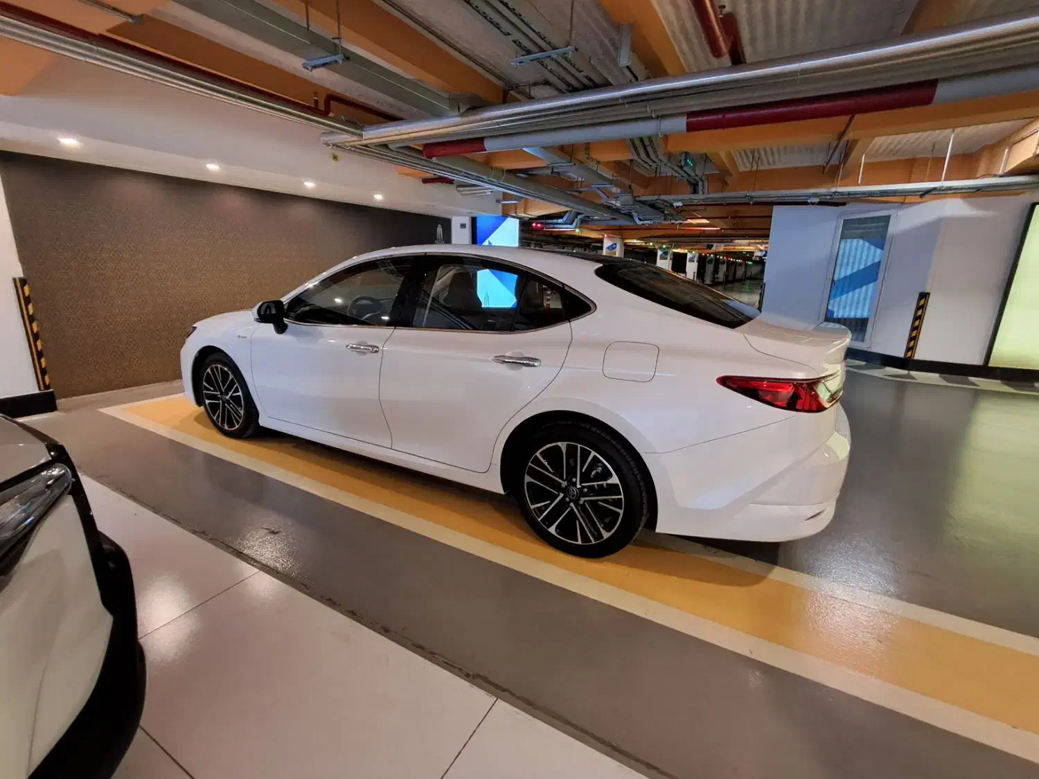 تویوتا کمری ۲.۵ هیبریدی|خودرو سواری و وانت|اندیشه, اندیشه فاز ۴|دیوار