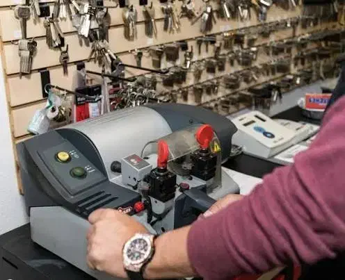 کلید سازی و تعمیرات قفل|خدمات پیشه و مهارت|تنکابن, |دیوار