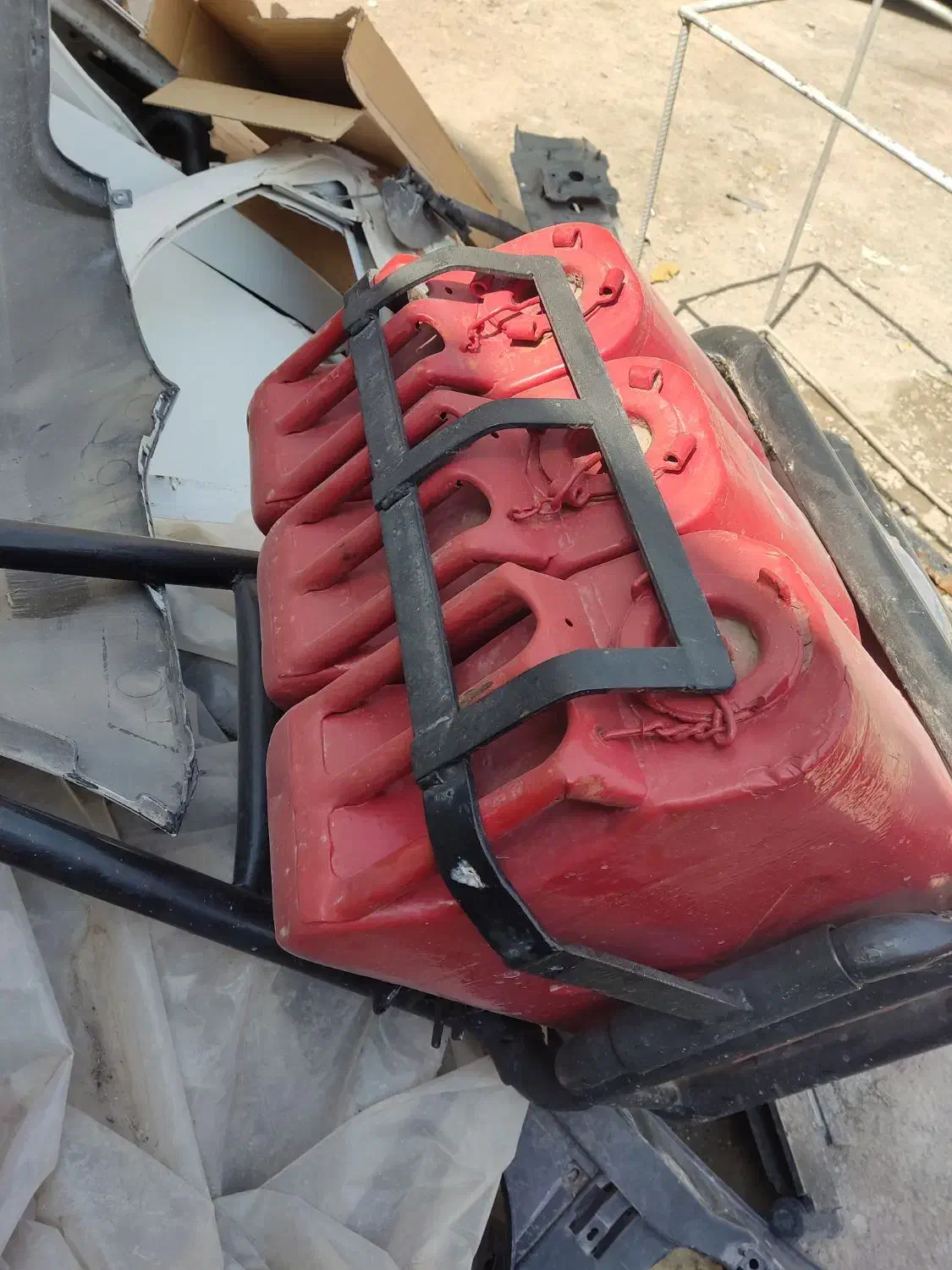 گالن بنزین برای ماشینهای آفرود و سپر|قطعات یدکی و لوازم جانبی|پیر بکران, |دیوار