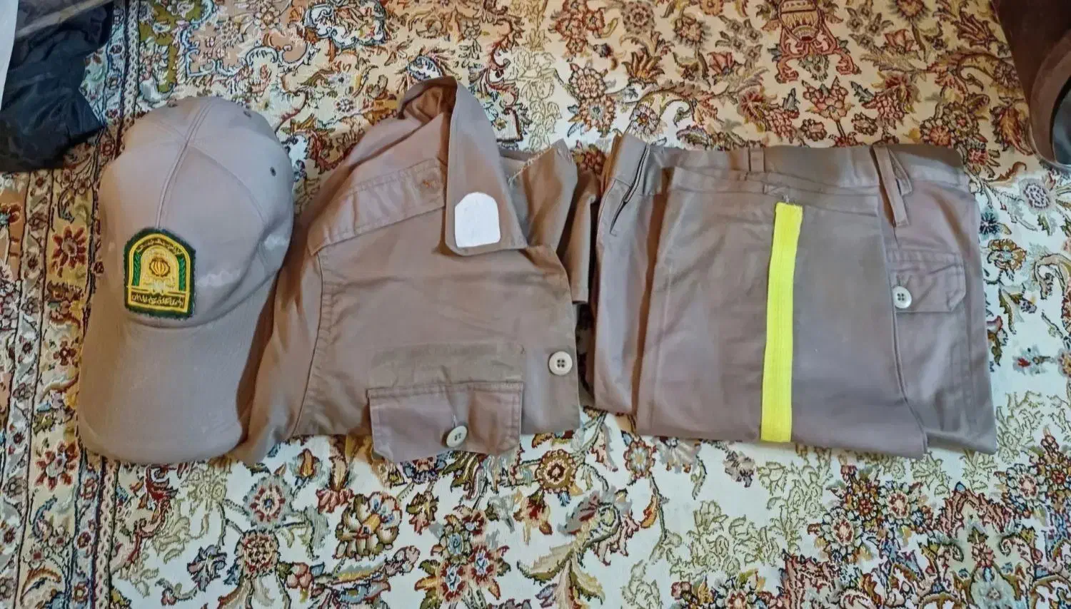 لباس نظامی|لباس|قم, زنبیل آباد|دیوار