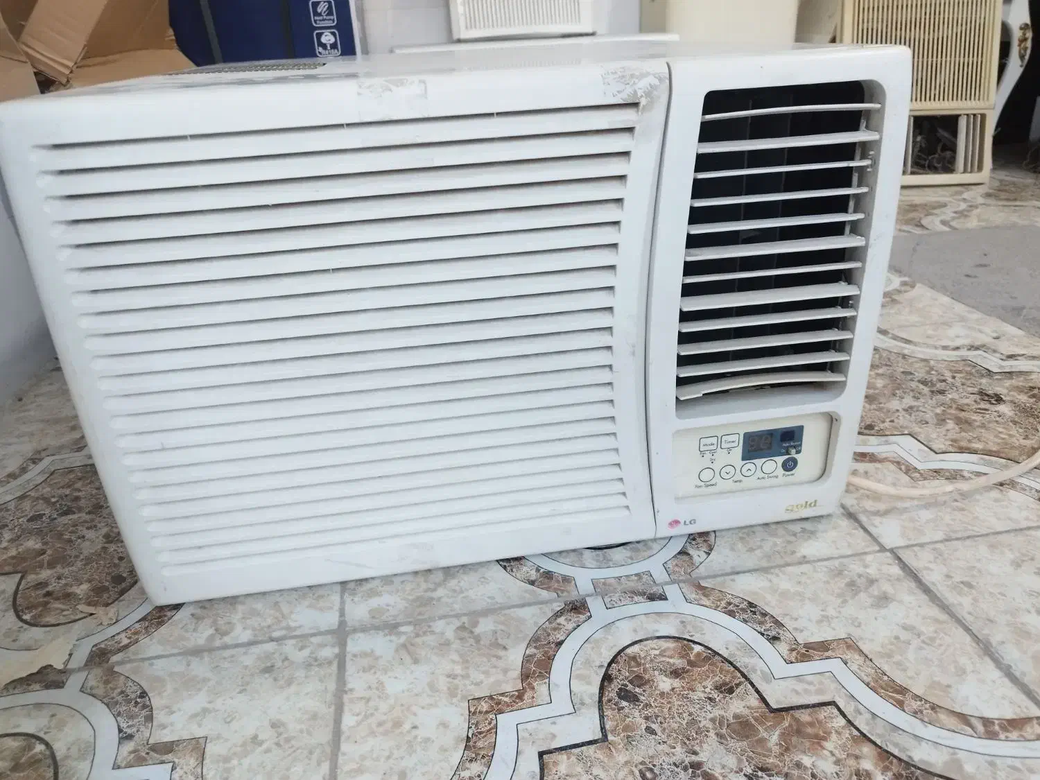 کولر گازی پشت پنجره ای ال جی موتور بزرگ 19000|کولر گازی و فنکوئل|مشهد, انقلاب|دیوار