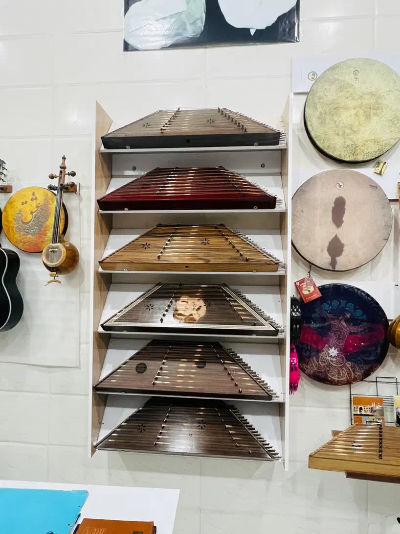 سنتور|سازهای سنتی|خواف, |دیوار