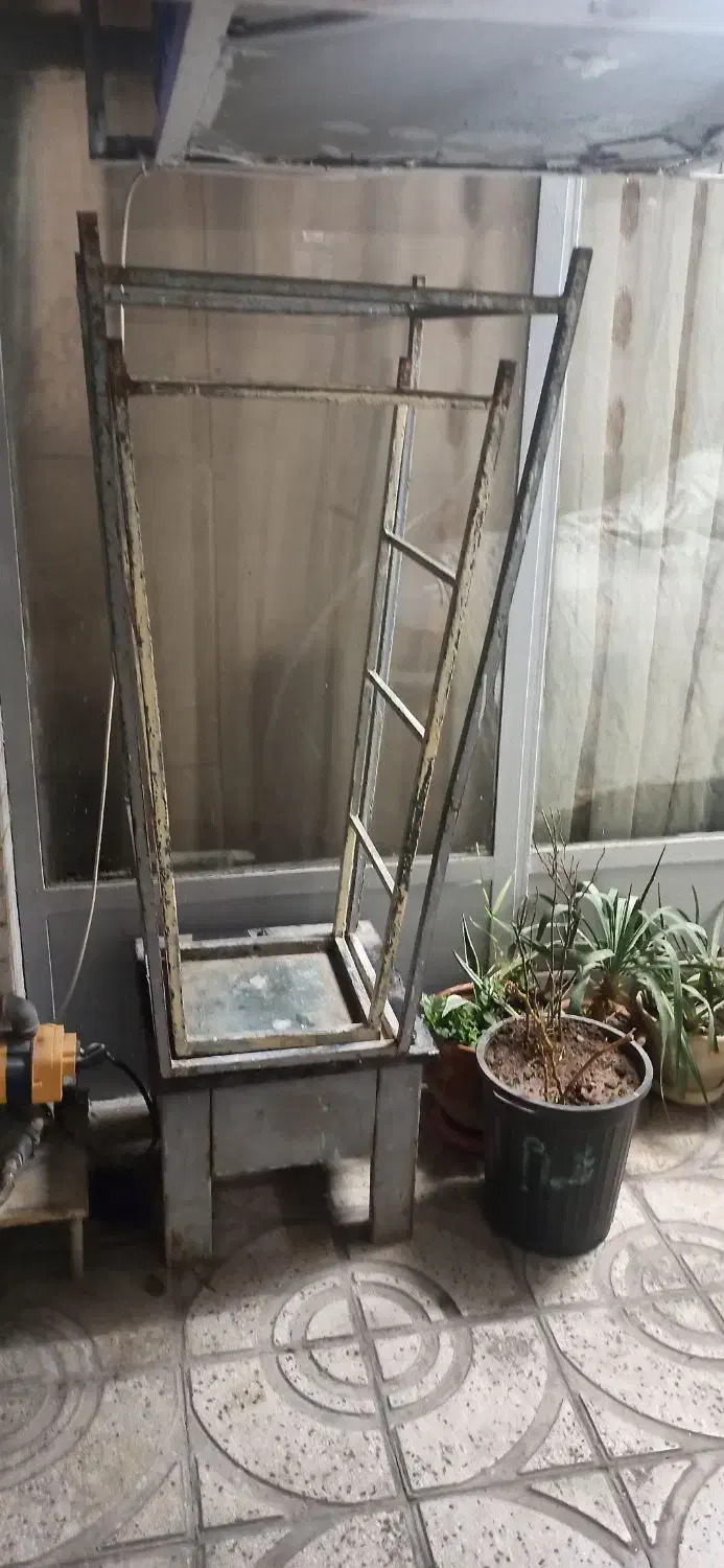 چهار پایه آهنی|صندلی و نیمکت|قرچک, باقرآباد|دیوار