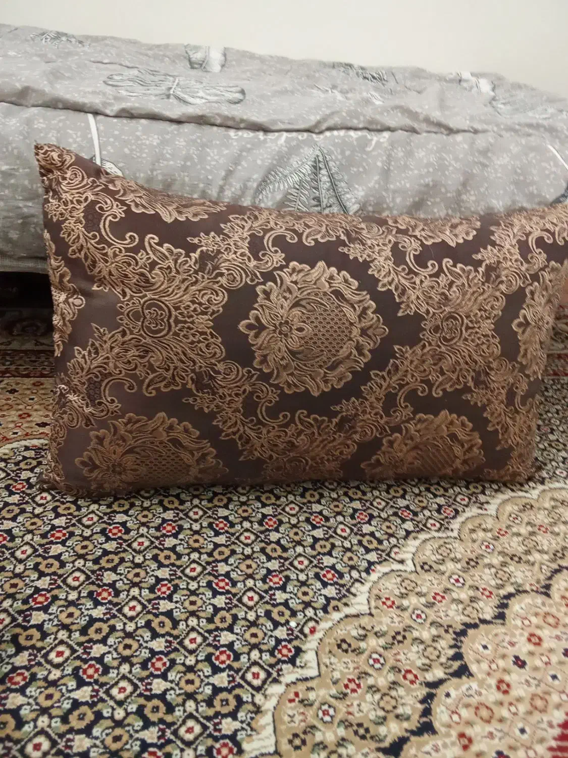 پشتی بالا اتاقی|پشتی|اصفهان, برازنده|دیوار