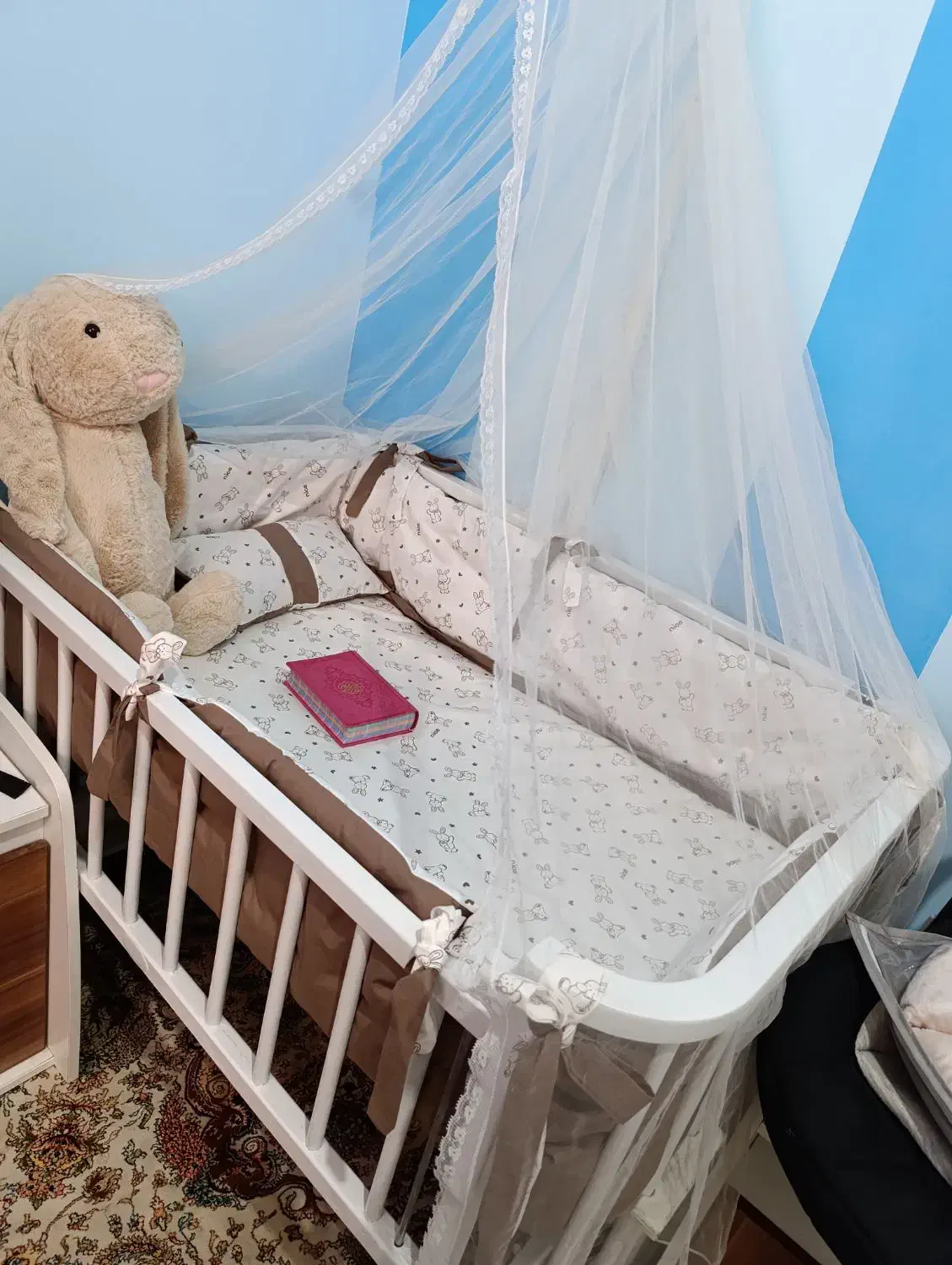 تخت نوزادی|تخت و صندلی بچه|ساری, |دیوار