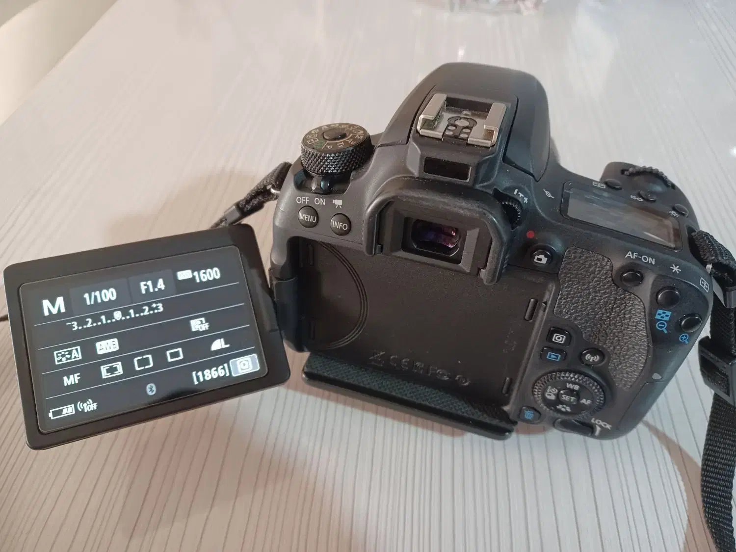 دوربین عکاسی و فیلمبرداری کنان 77D بسیار تمیز|دوربین عکاسی و فیلمبرداری|شاهینشهر, پاسداران|دیوار