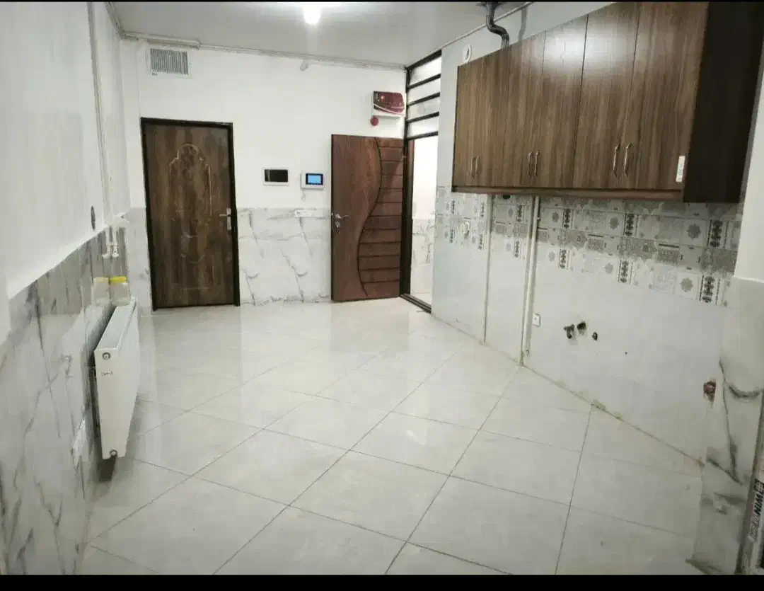 ۷۵ متر طبقه بالا/ نبش میدان رازی/ نوساز کلید اول|اجارهٔ دفتر کار، اتاق اداری، مطب|خرم‌آباد, |دیوار