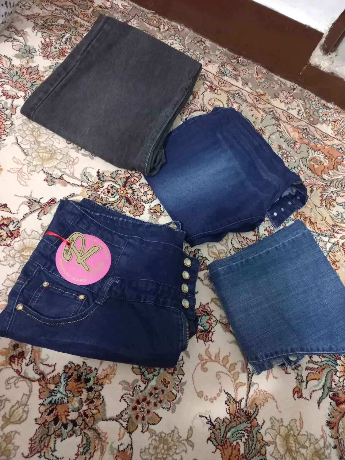 لباس ها|لباس|سنندج, |دیوار