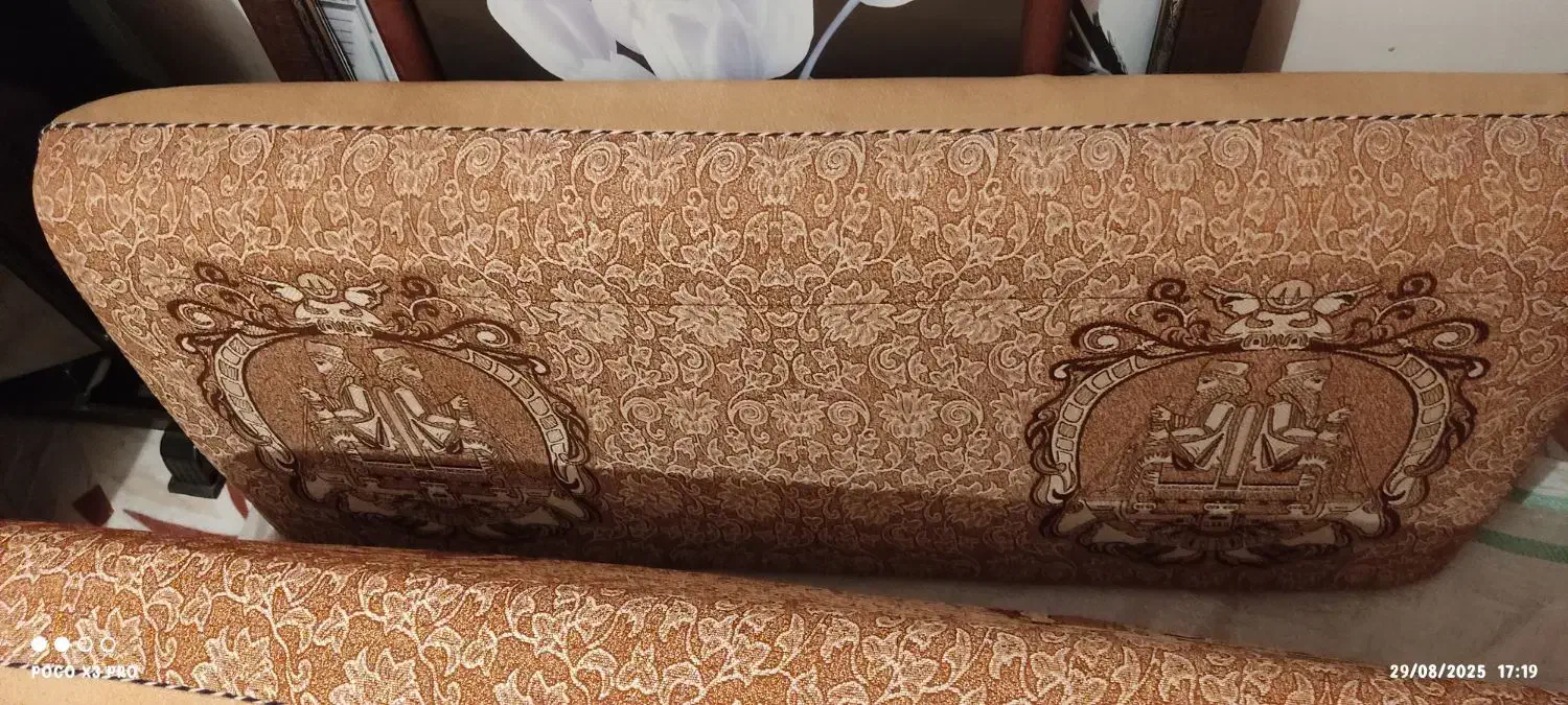 پشتی در حد نو و مینی بوفه|پشتی|بیرجند, |دیوار