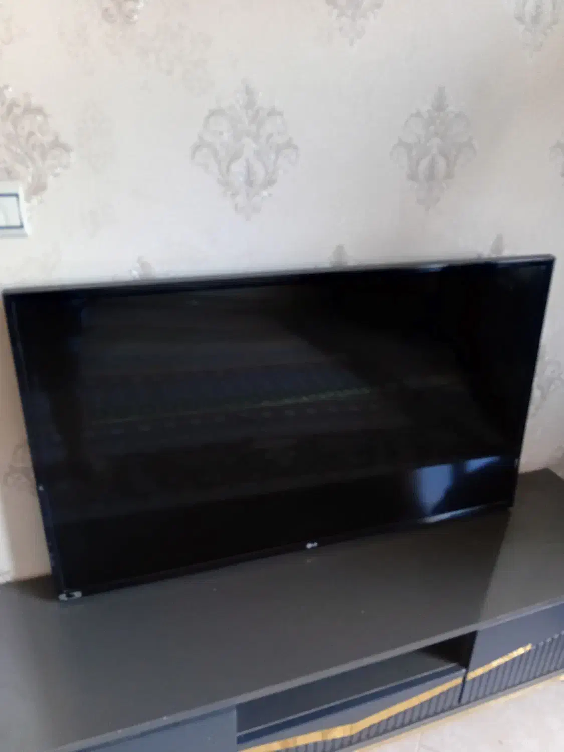 تلوزیون ۴۳الجی|تلویزیون و پروژکتور|گلبهار, شهر جدید گلبهار|دیوار