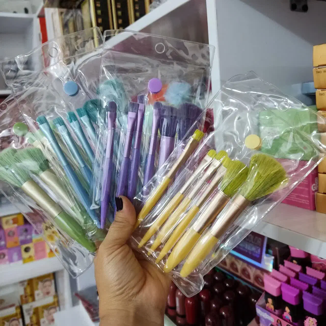 فروش انواع لوازم ارایش به قیمت عمده|آرایشی، بهداشتی، درمانی|اسفراین, |دیوار