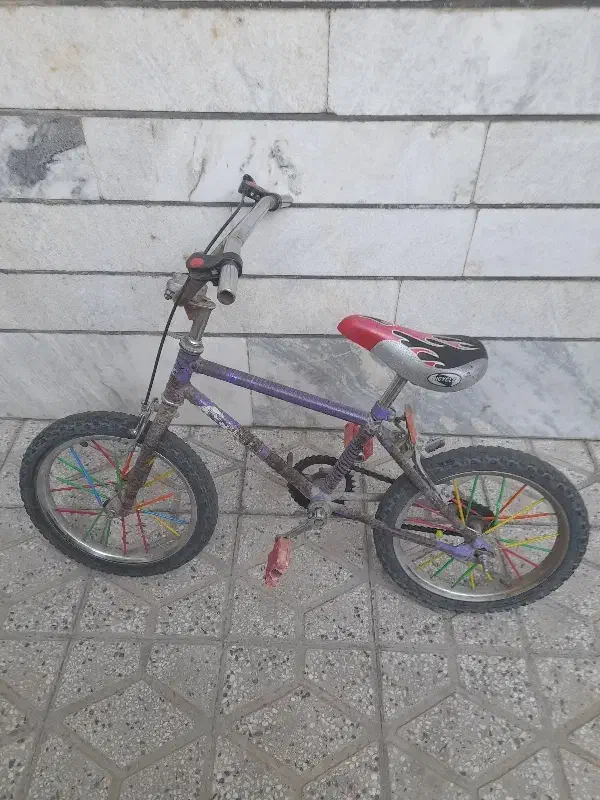 یک عدد سه چرخه ویک عدد دو چرخه ۱۶|دوچرخه، اسکیت، اسکوتر|بروجرد, |دیوار