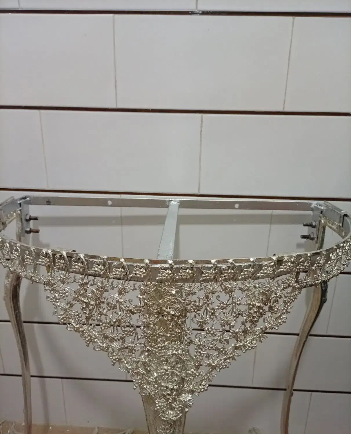 آینه و شمعدان|آینه|خمینیشهر, |دیوار