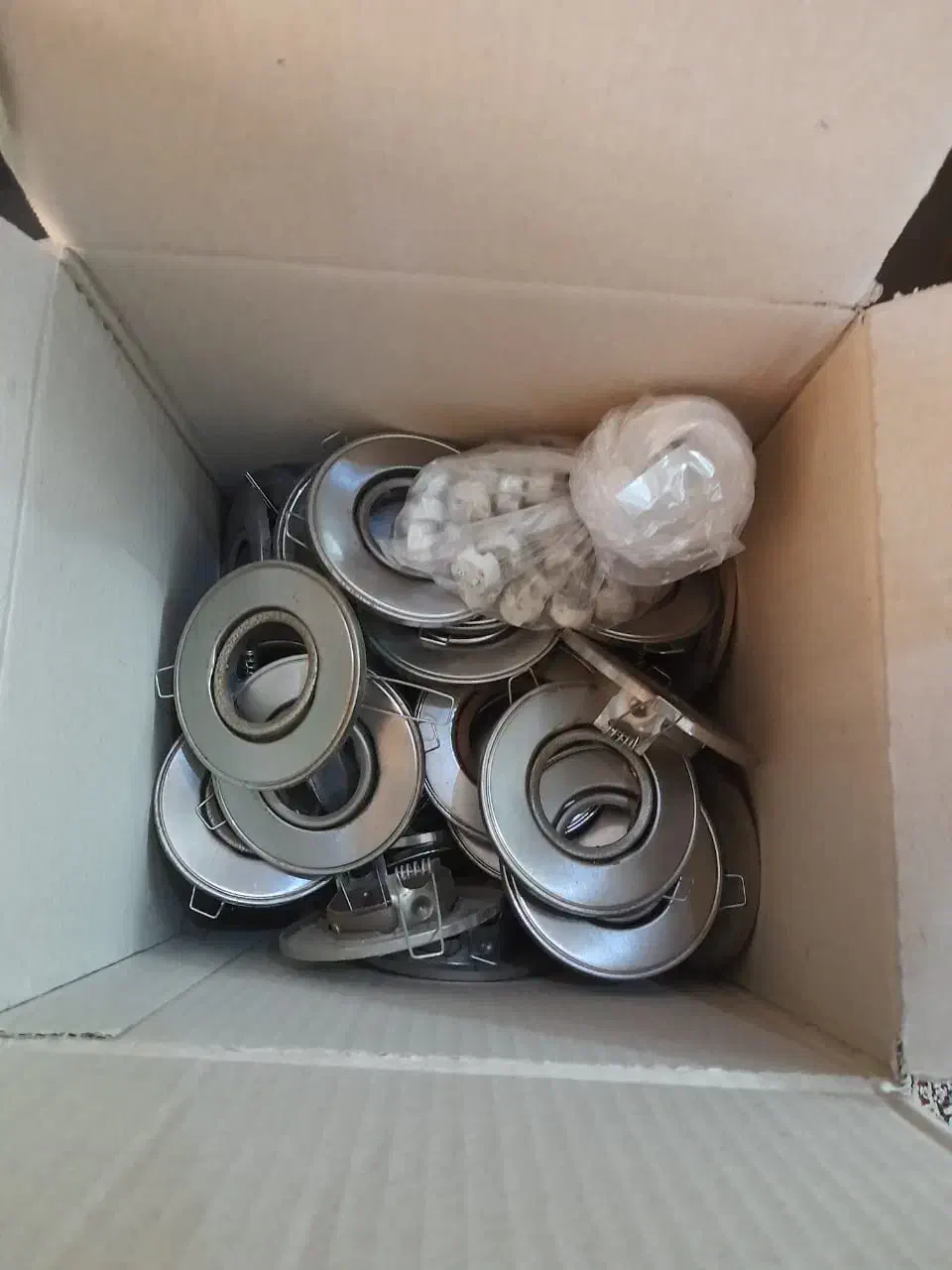 قاب هالوژن وسوکت|لامپ و چراغ|برزک, |دیوار