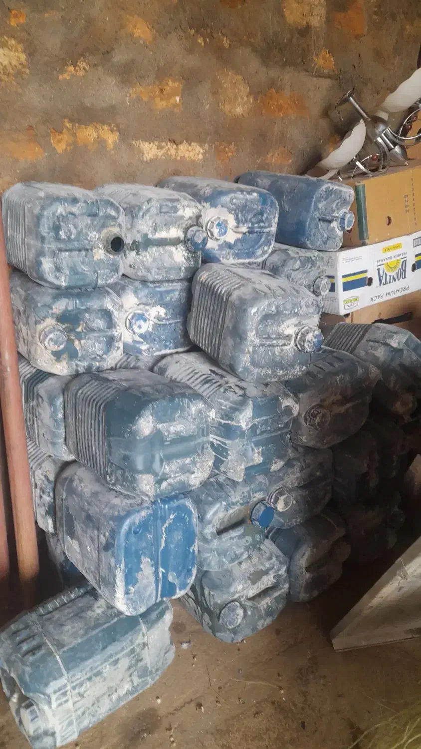 دبه ۲۰ لیتری کار کرده|ظروف نگهدارنده، پلاستیکی، یک‌بارمصرف|تخت سلیمان, |دیوار