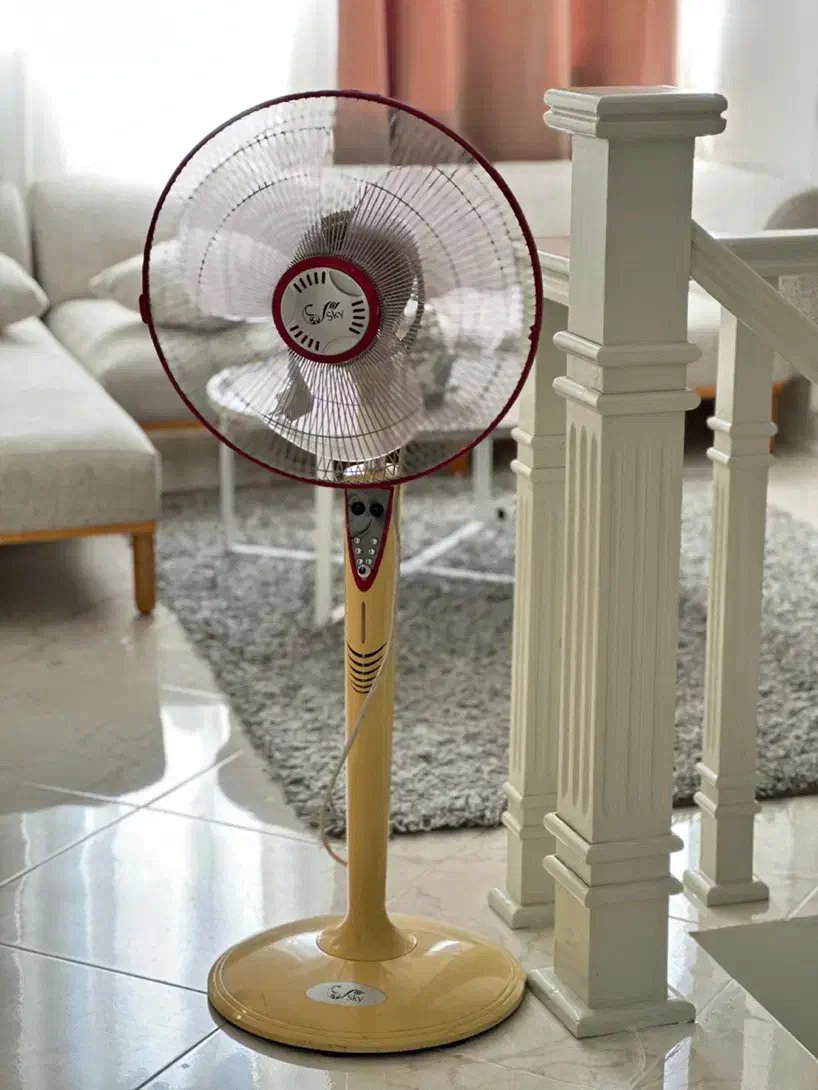 پنکه پایه بلند|پنکه و تصفیهکنندهٔ هوا|تهران, صادقیه|دیوار